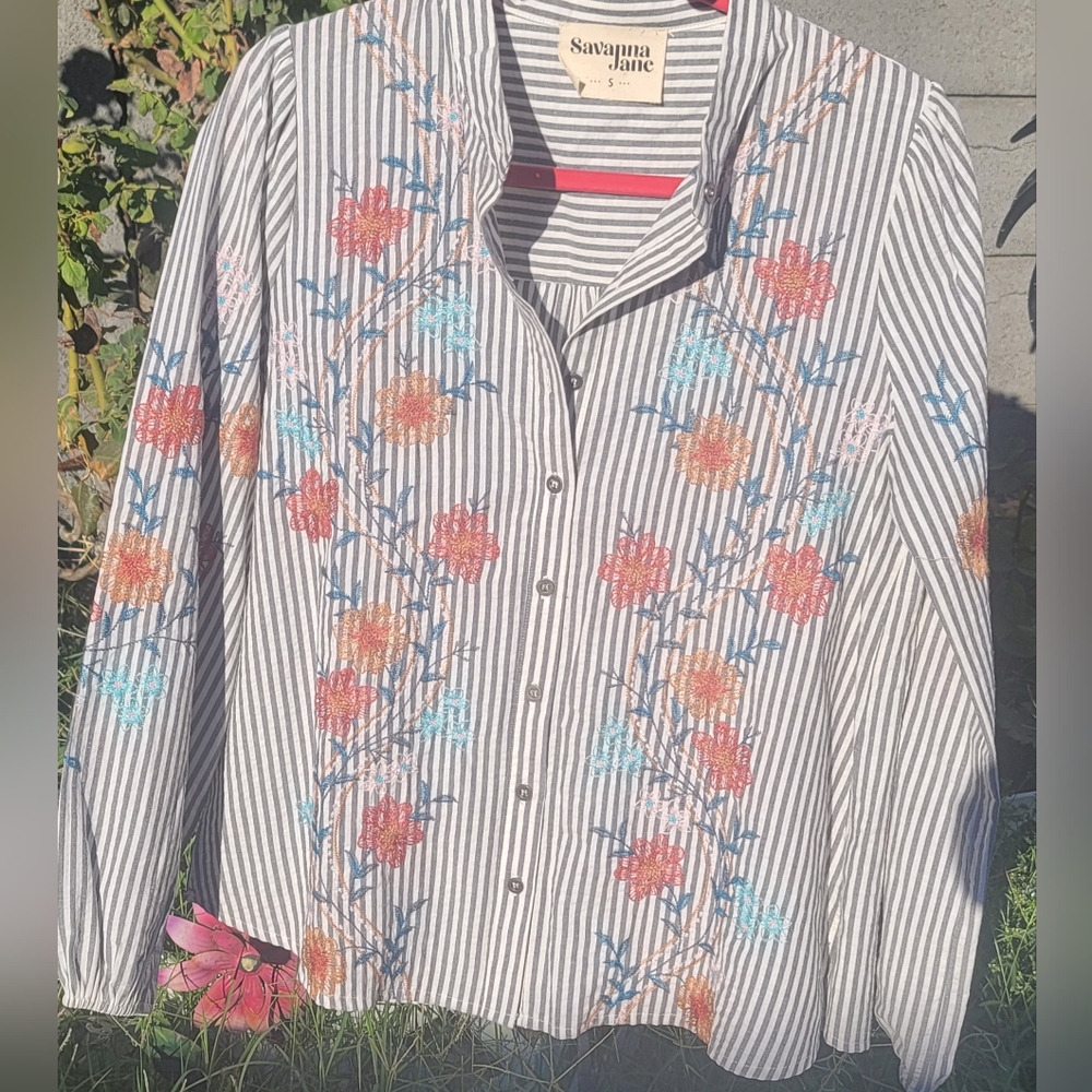 Savanna Jane Striped embroidered floral Top Size Small